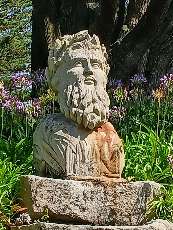 Statue 2